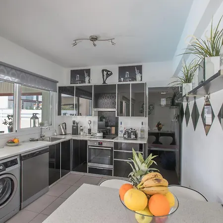 Moderne 4 Schlafzimmer Im Zentrum Von Tatil Evi Protaras