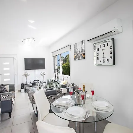 Moderne 4 Schlafzimmer Im Zentrum Von Casa de Férias